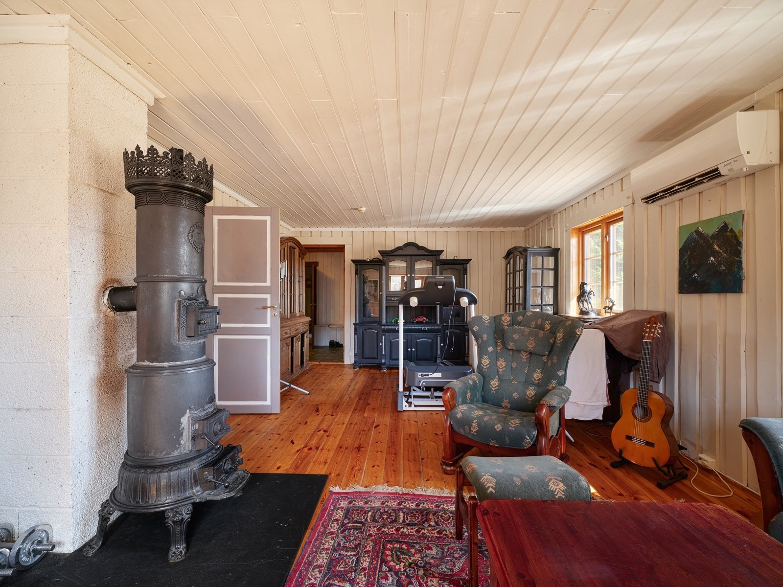 Stuen er romslig, og har flere møbleringsmuligheter. Galleribilde