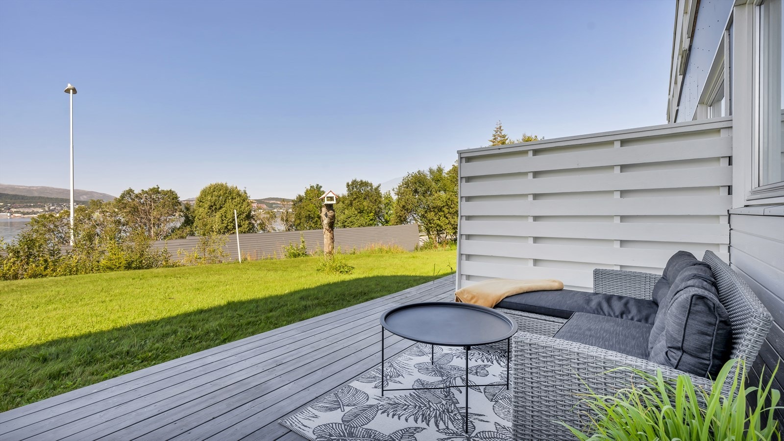 Fin plen i forkant av terrasse Galleribilde