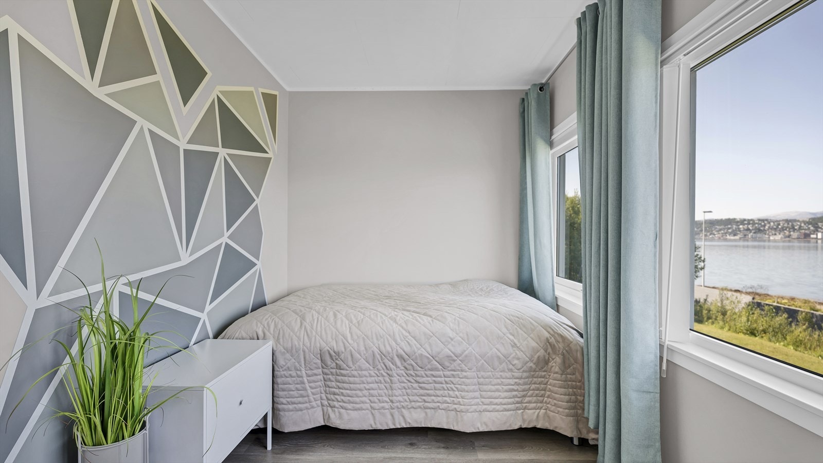 Og malt i flotte farger Galleribilde