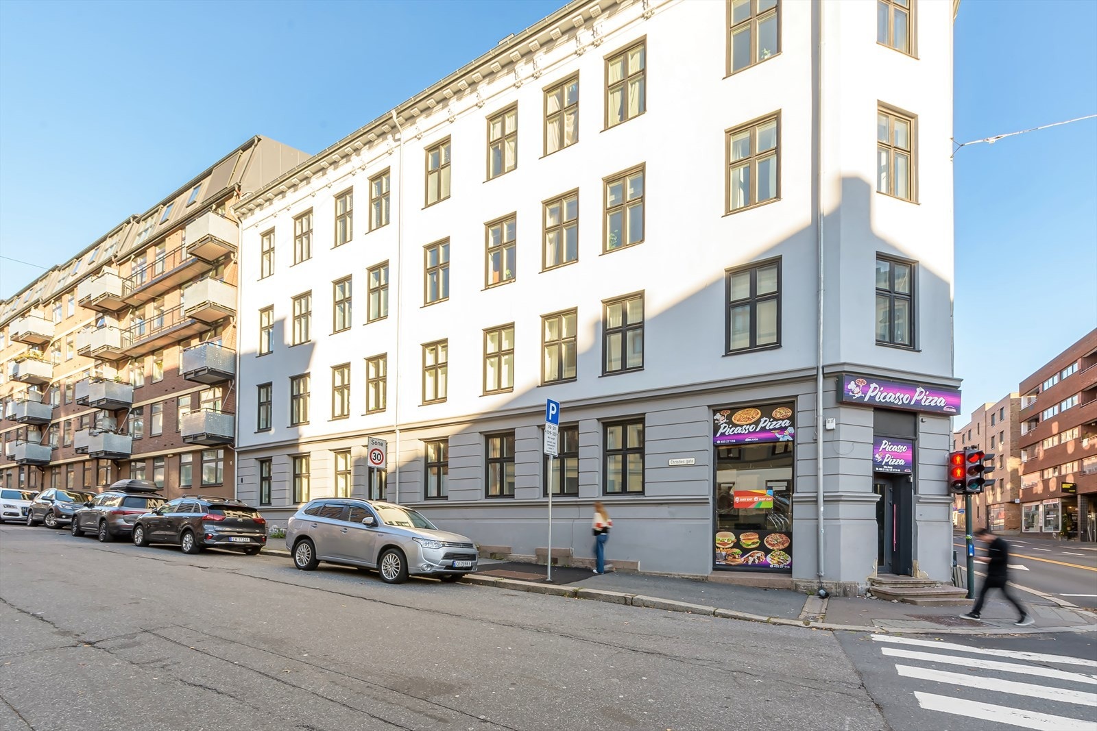 Legg merke til at dette er en høy 1. etasje med svært lite/ingen innsyn! Galleribilde