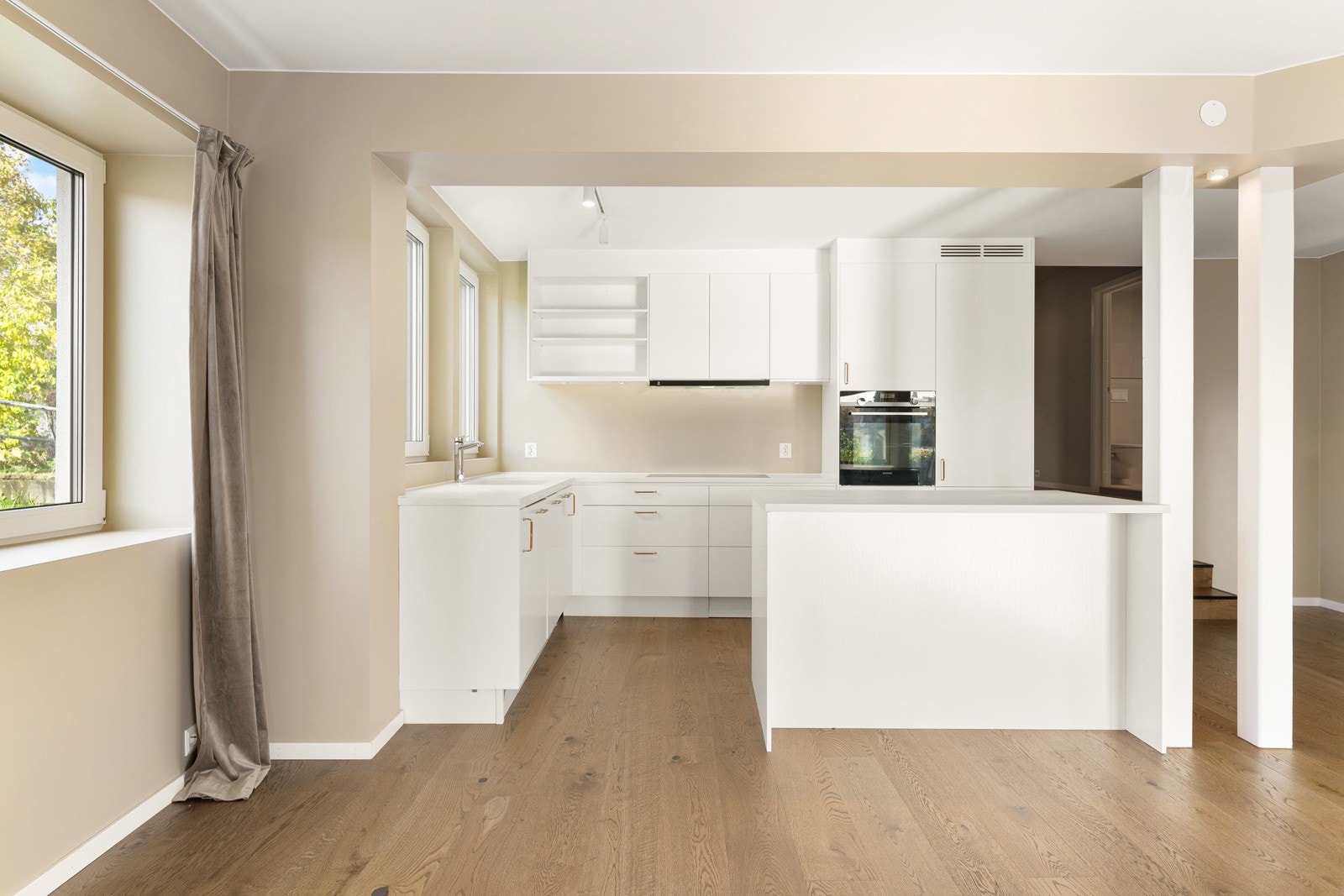 Tidløst og moderne kjøkken på 15 kvm. Galleribilde