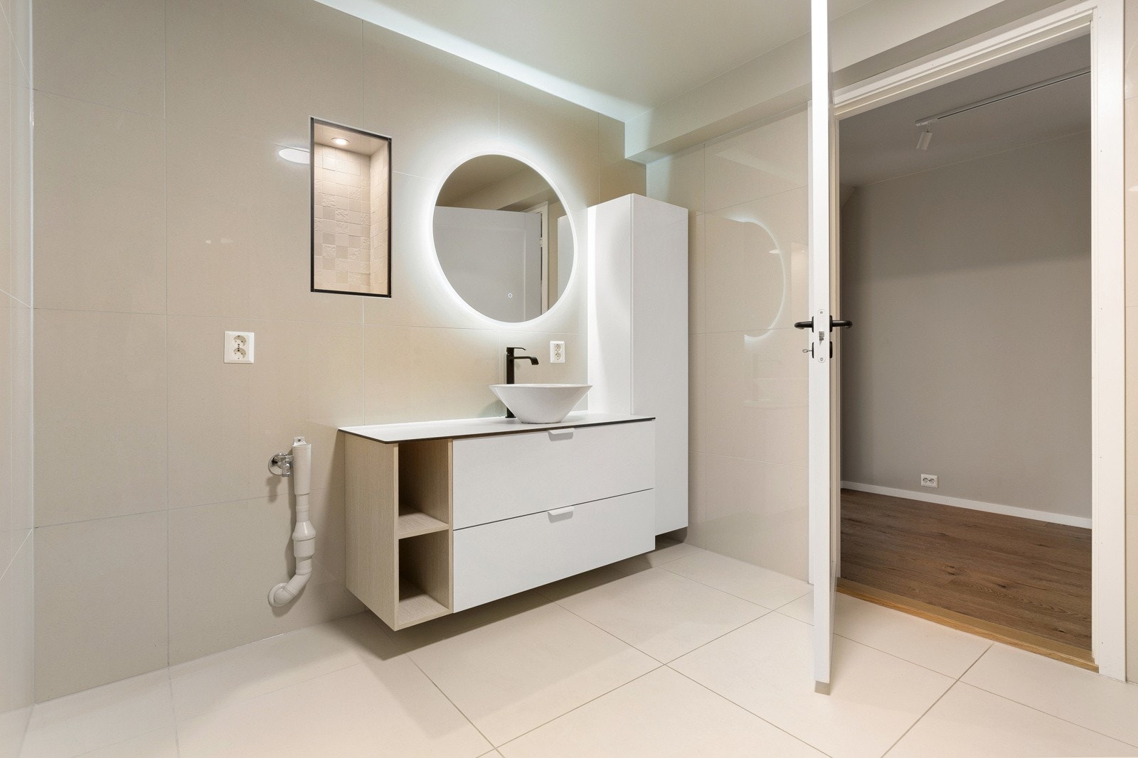 Badet er vakkert innredet og byr på lekre detaljer og fin belysning. Galleribilde