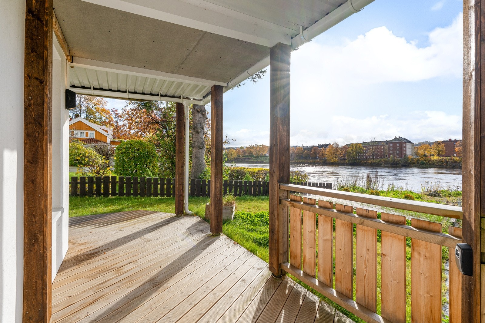 Her finner man også en privat sørvendt terrasse på ca. 22 kvm med svært gode solforhold. Galleribilde