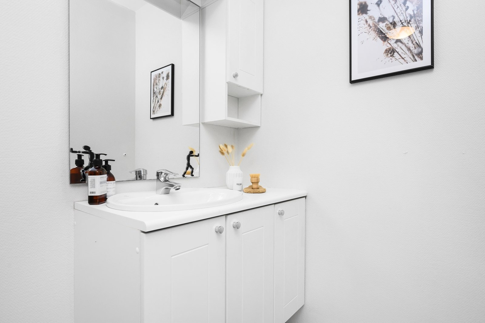 Godt med lagring i baderomsmøblementet Galleribilde