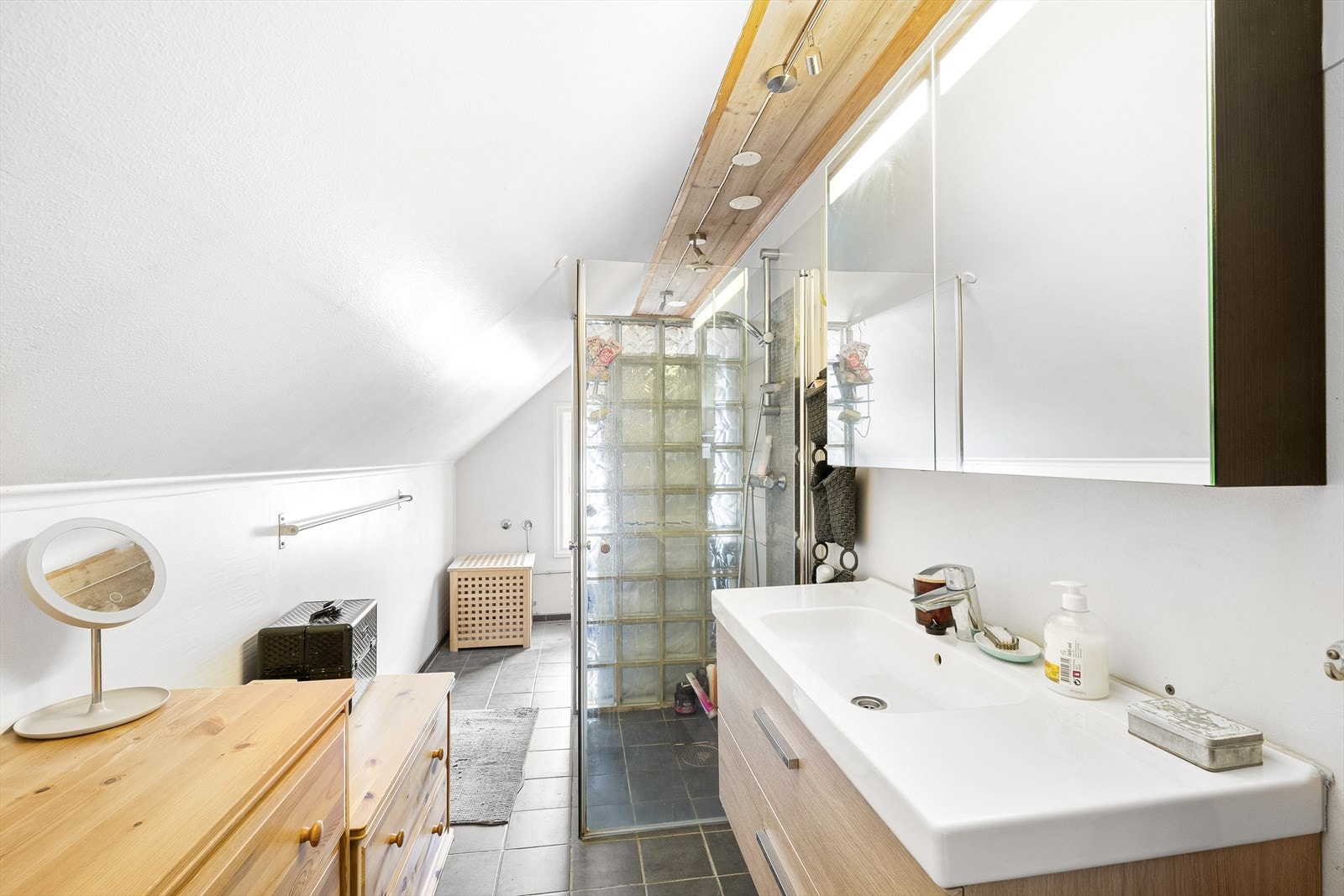 Bad 2. etasje Galleribilde