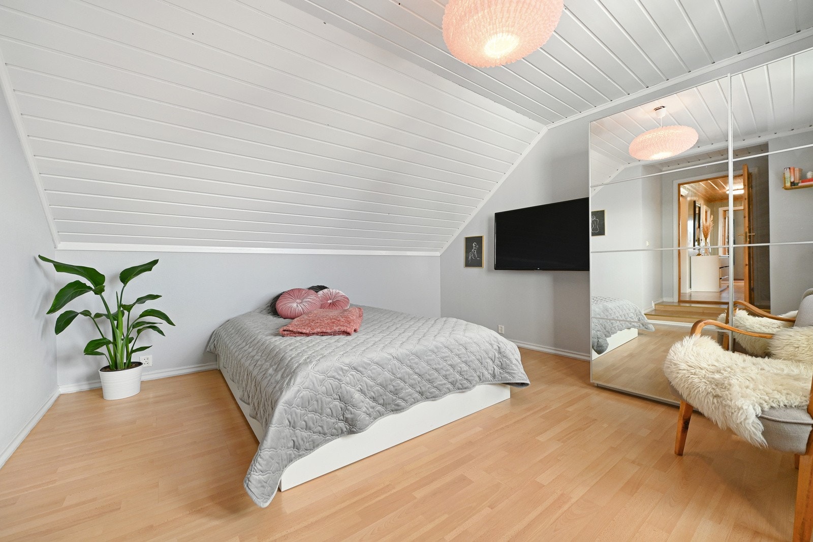 Stort hovedsoverom i 2. etasje Galleribilde