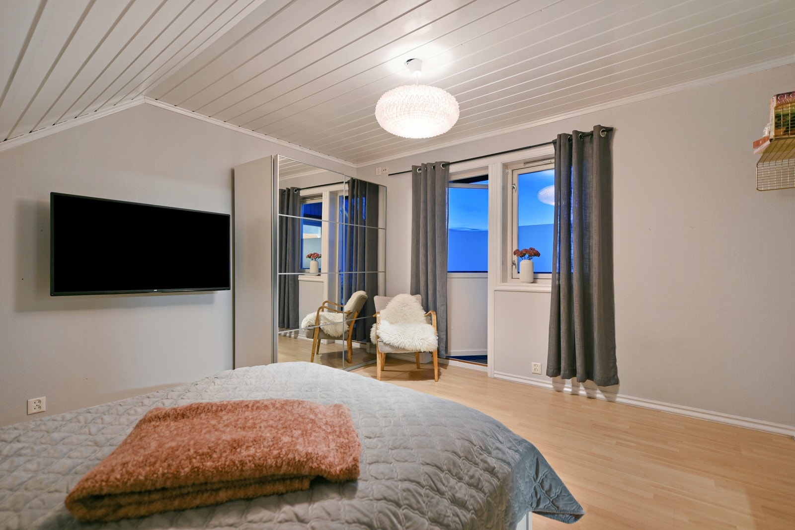 Hovedsoverom har utgang til balkong Galleribilde