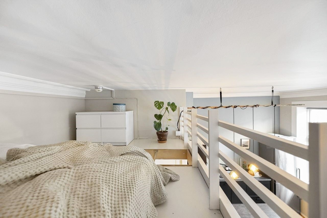 Her er det plass til både dobbeltseng og noe oppbevaring. Galleribilde