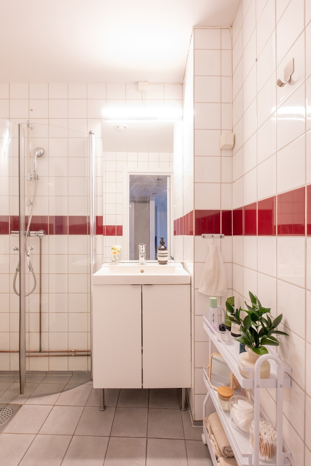 Pent flislagt bad med varmekabler i gulv Galleribilde