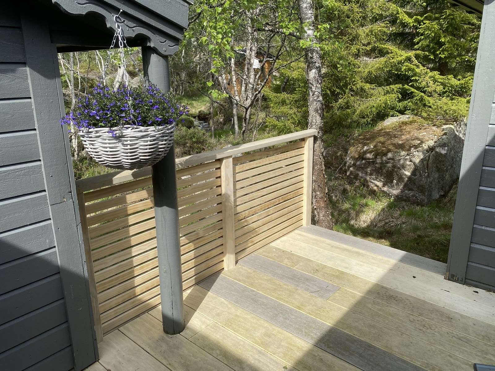 Terrasse på baksiden med utgang fra stue Galleribilde