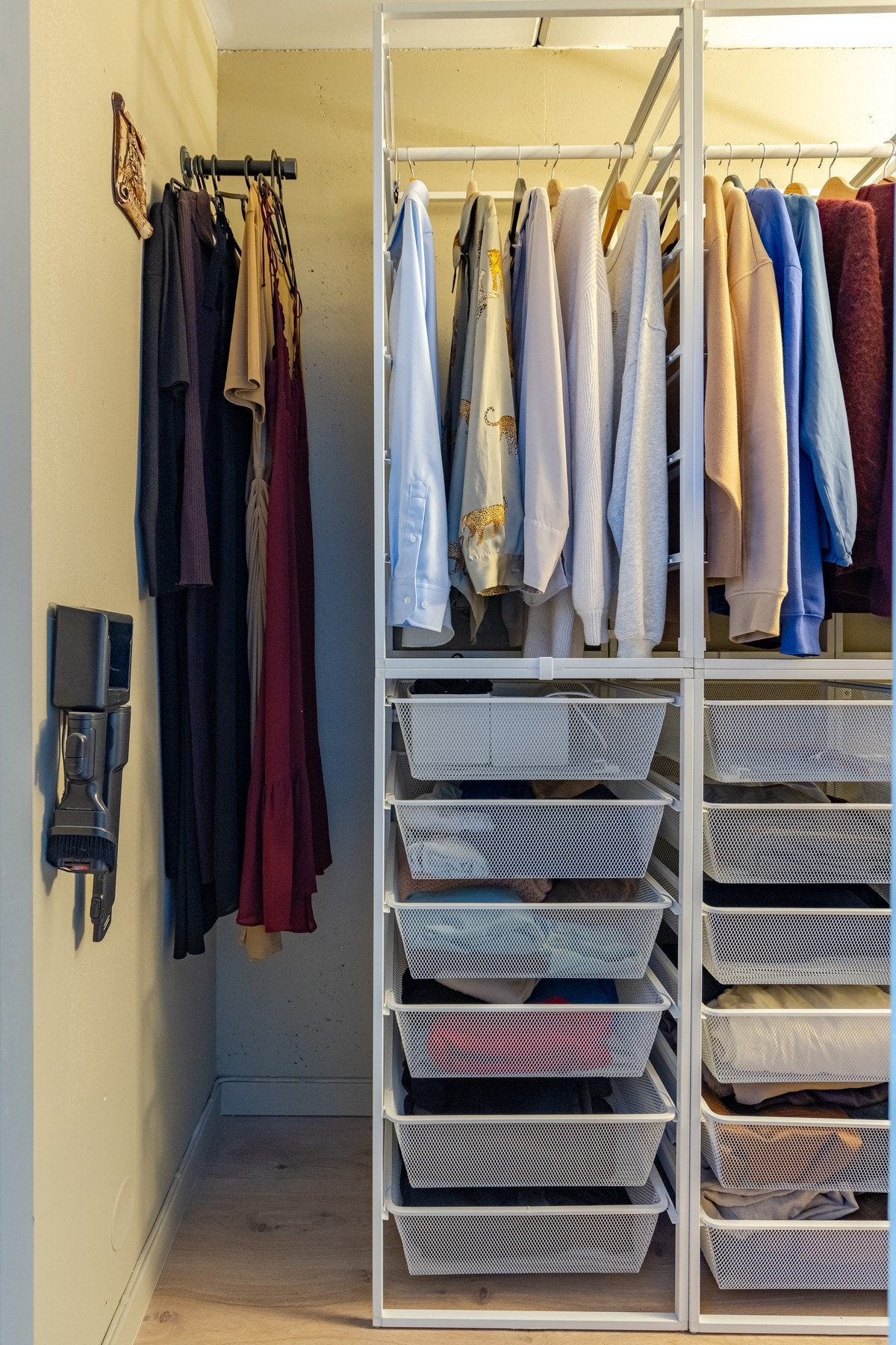 I dag er rommet benyttet som walk-in closet. Her er det god plass til oppbevaring av klær, sko og det man måtte ønske. Galleribilde