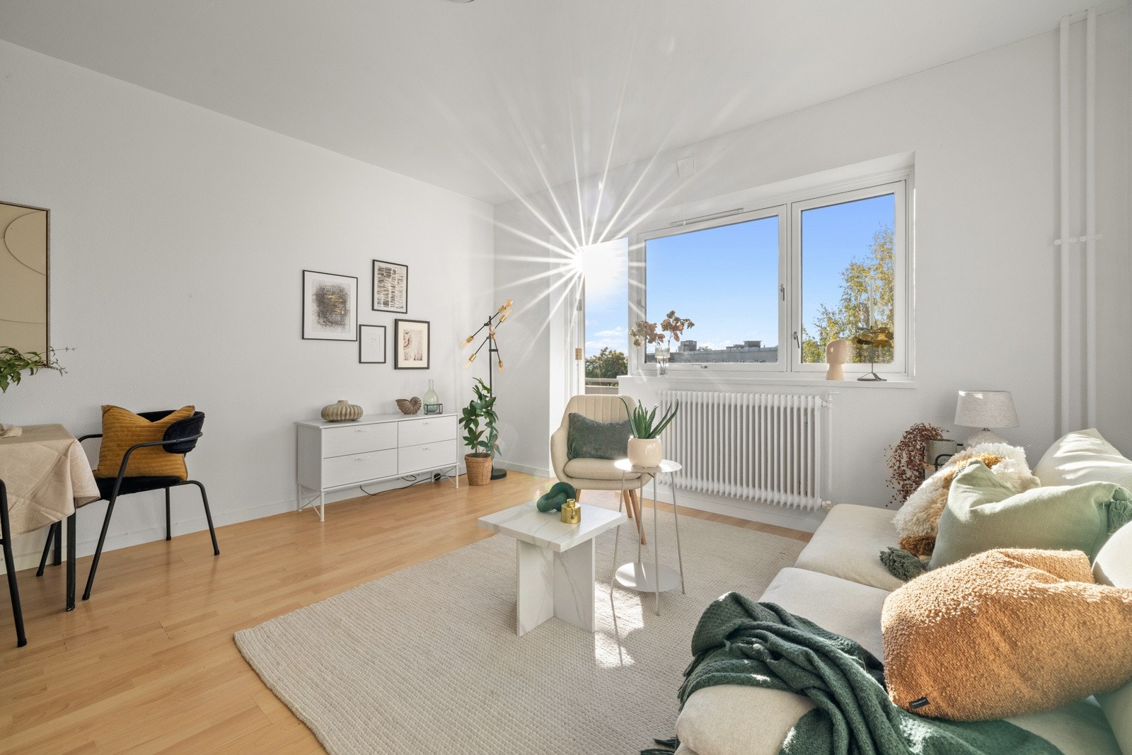 Her får du en praktisk planløsning, god størrelse på rommene og rikelig med oppbevaringsmuligheter! Galleribilde