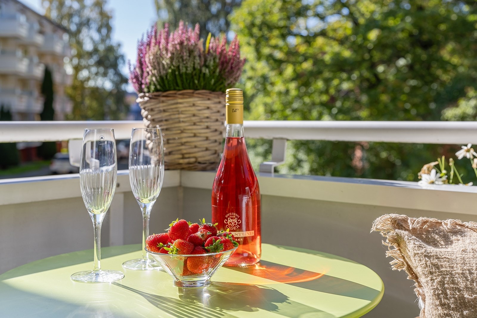 Her ligger alt til rette for å nyte varme og lune sommerkvelder. Galleribilde