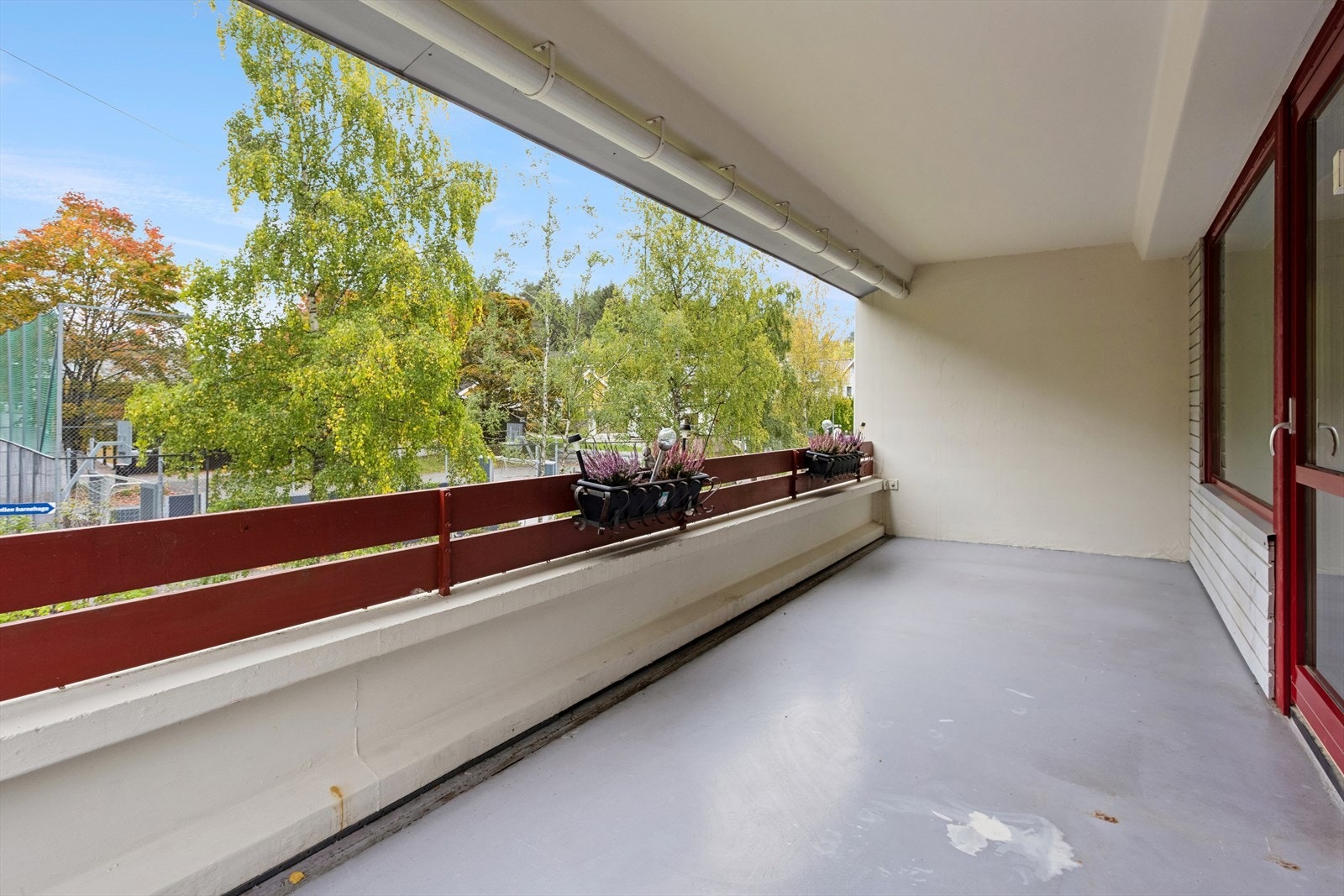 Her er det godt med plass til større sittegrupper, og du sitter høyt og usjenert til. Galleribilde