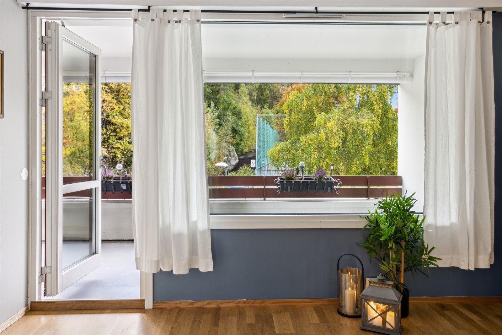 Fra stuen har du også tilgang til en herlig balkong på hele 16 m². Galleribilde