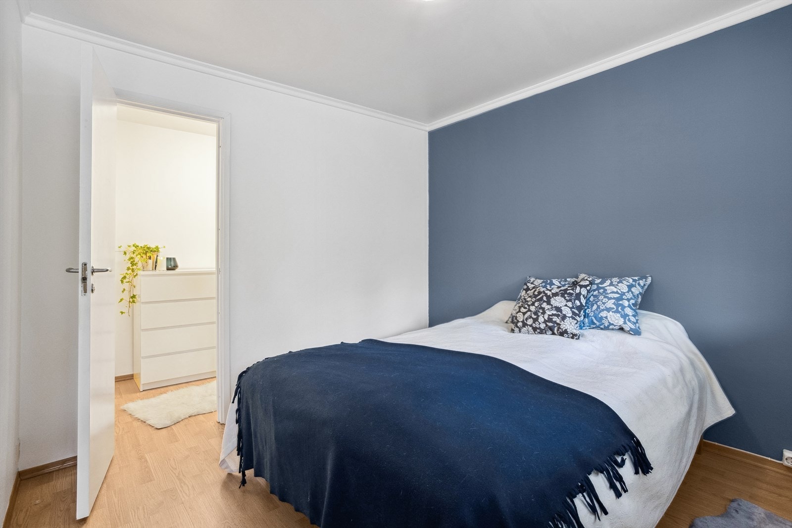 Her har du også tilgang til en praktisk walk-in garderobe! Galleribilde