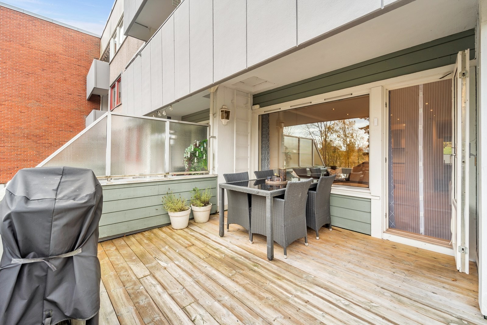 Fra stuen er det utgang til en nordvestvendt balkong på hele 20 kvm. Galleribilde