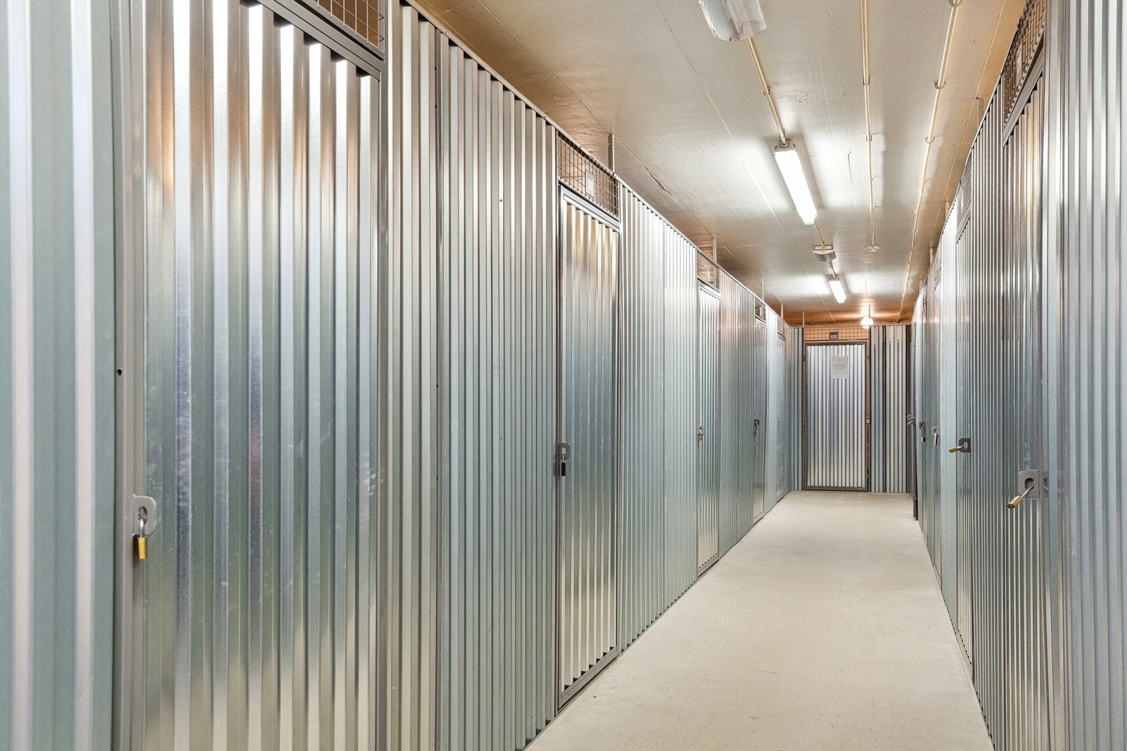 Ekstern bod på 5 kvm i garasjekjeller medfølger. Galleribilde