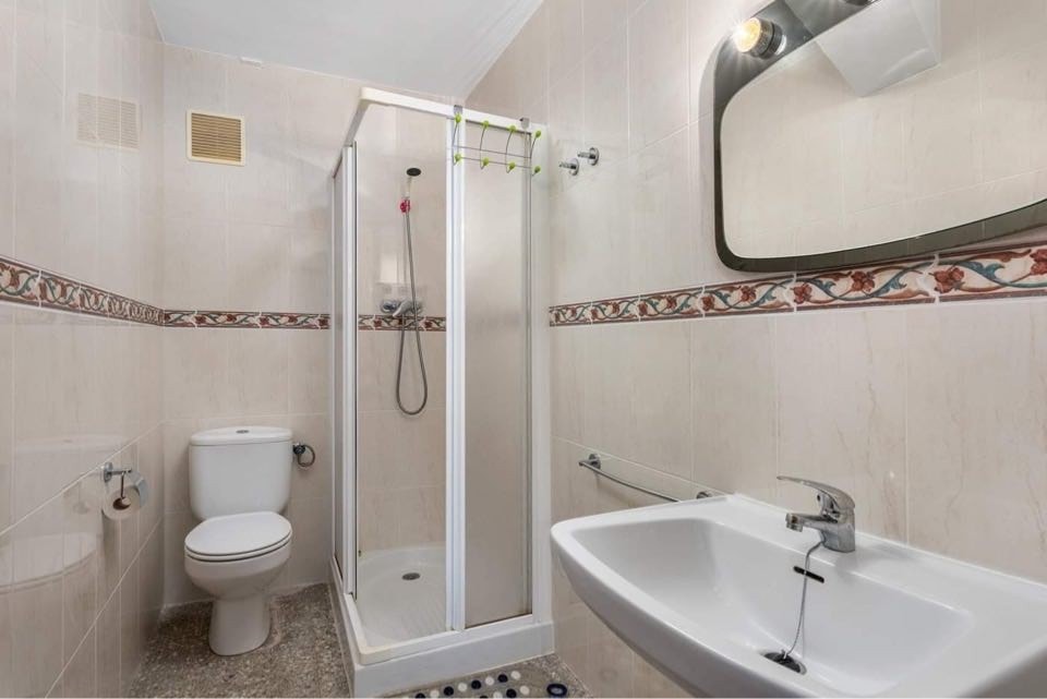 Bad med dusj. Galleribilde