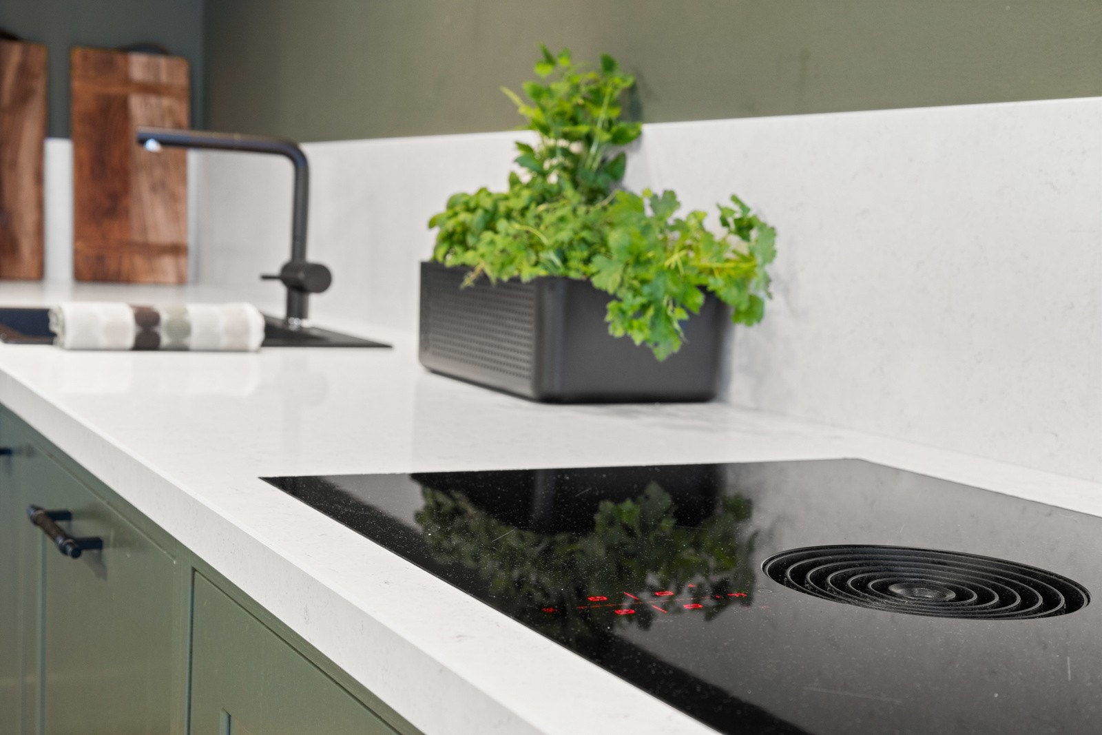 BORA Pure induksjonstopp med benkeventilator. Galleribilde