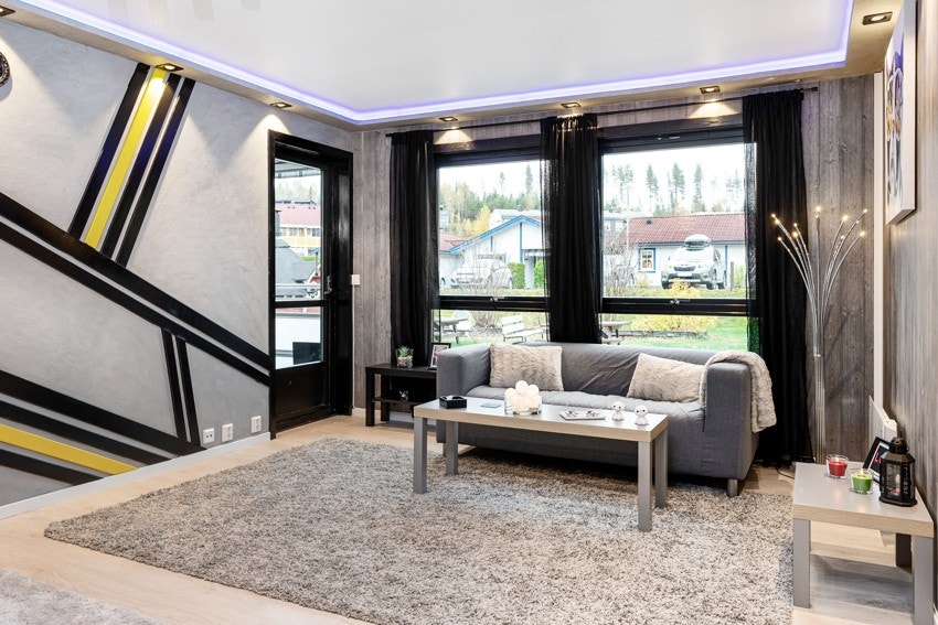 Adkomst til innglasset balkong fra stuen. Galleribilde