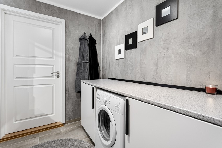 Opplegg for vaskemaskin på badet. Galleribilde