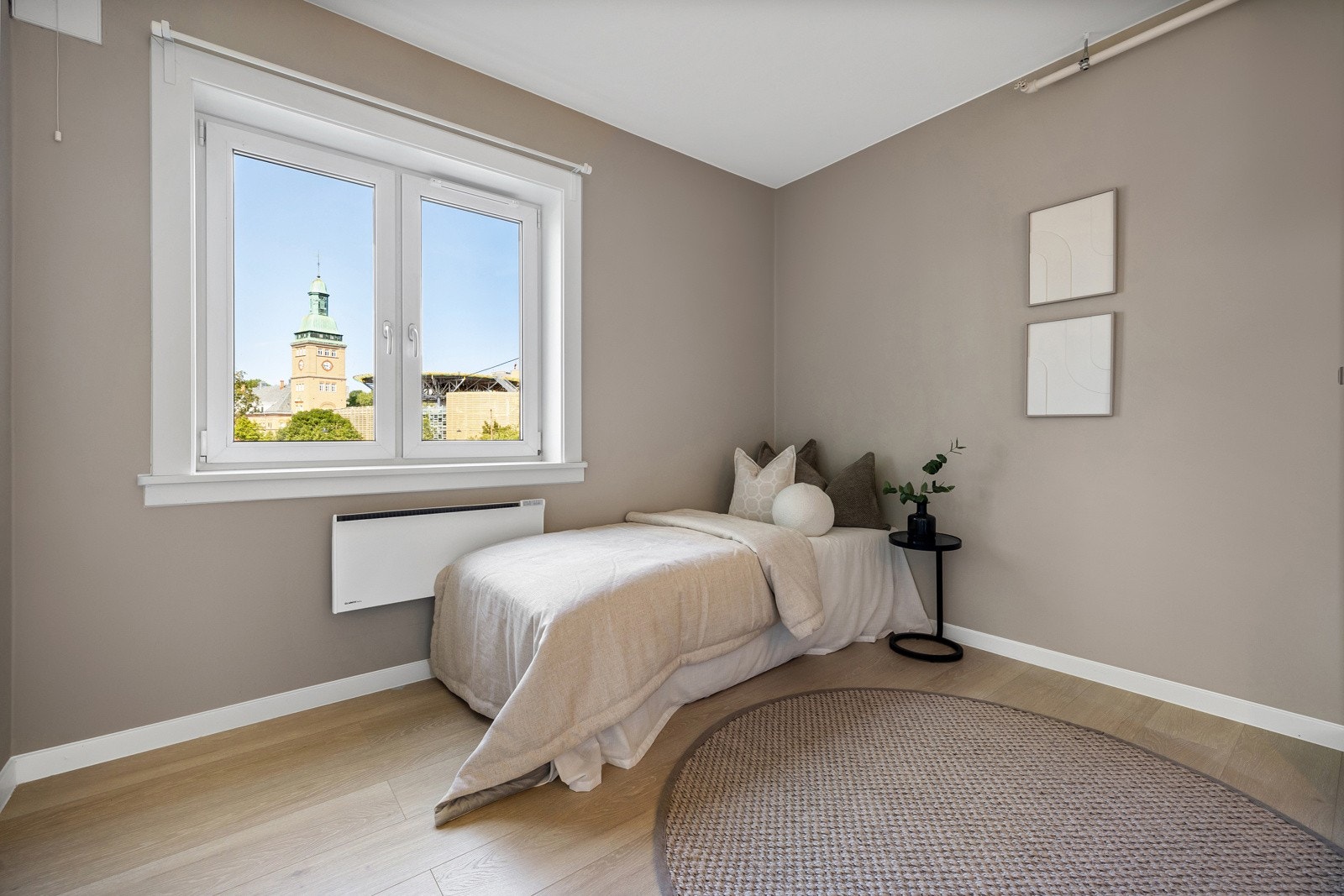 Soverom 2 passer perfekt som gjesterom, barnerom eller kontor. Galleribilde