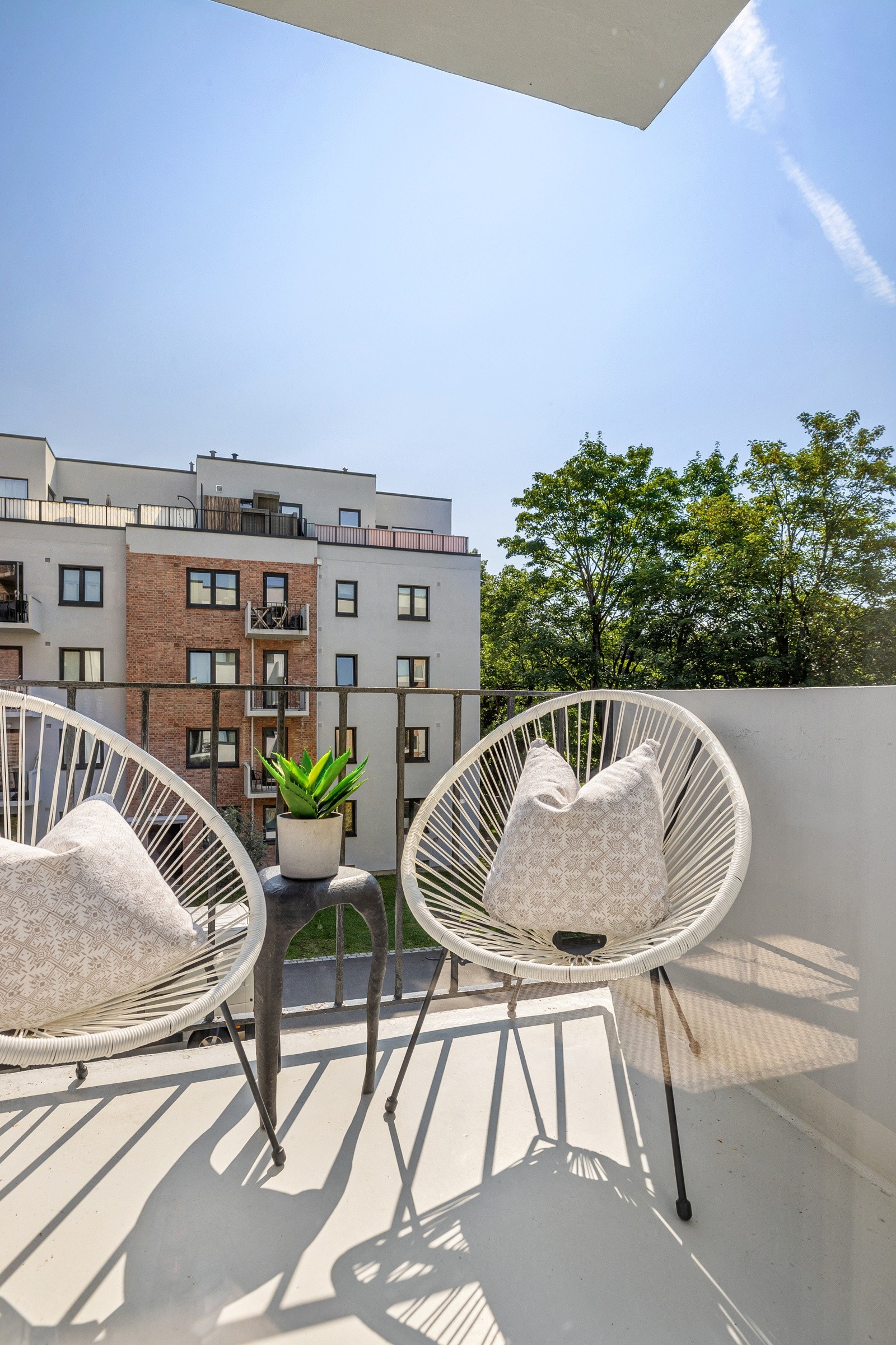 Herlig balkong med rom for hyggelig innredning av utemøbler. Galleribilde