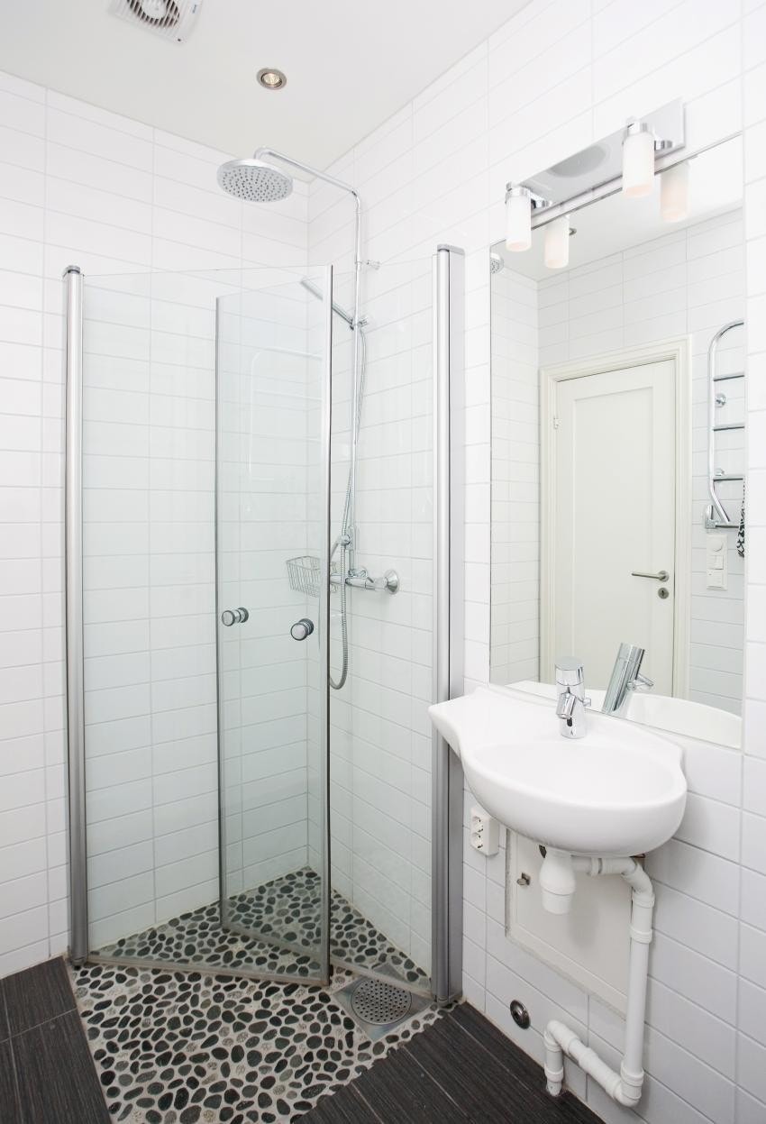 Bad med innfellbare glassdører Galleribilde