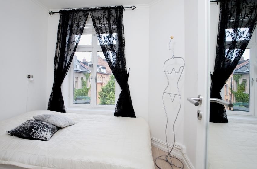 Soverom mot rolig gårdsrom Galleribilde