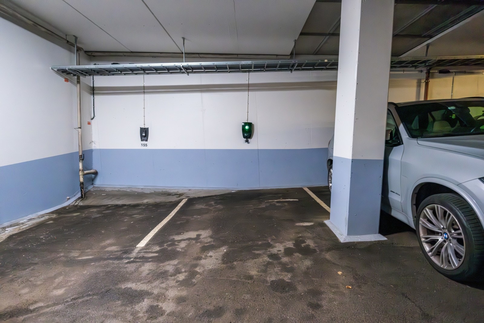 Det medfølger en privat parkeringsplass (nr. 97) i lukket garasjeanlegg med direkte heisadkomst. Galleribilde