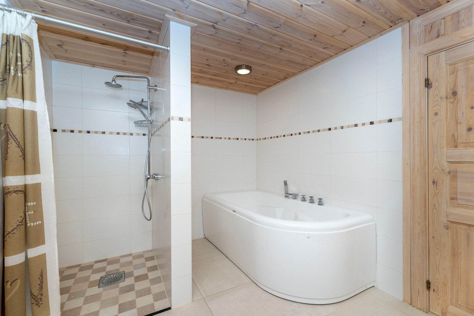 Flislagt med vannbåren gulvvarme. Galleribilde