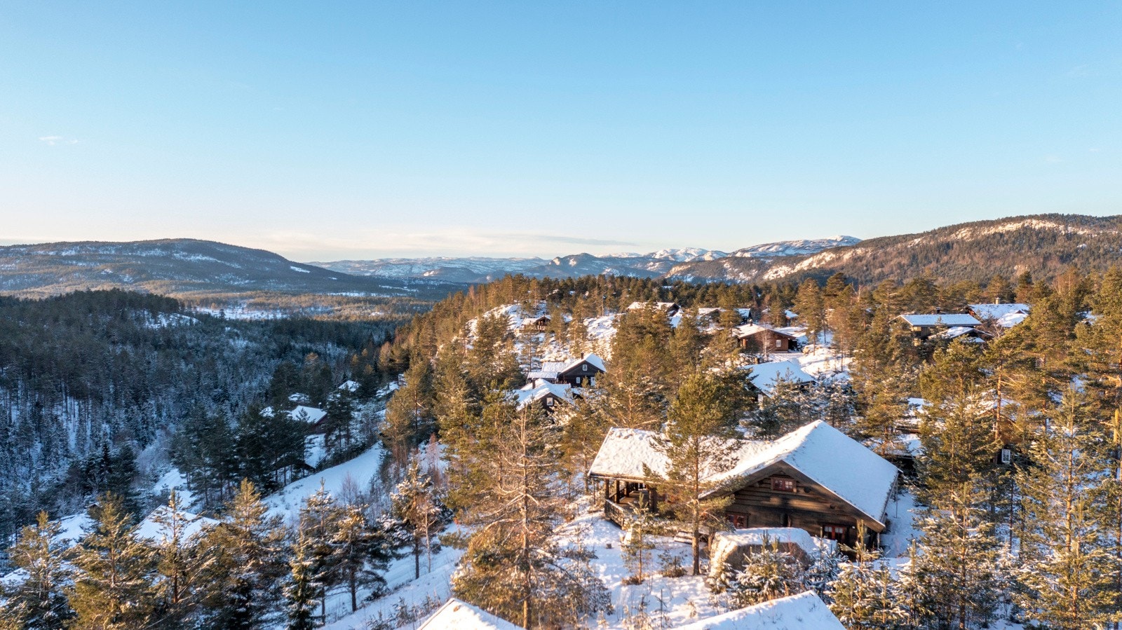Solrik tomt med flott utsikt og nydelig natur Galleribilde