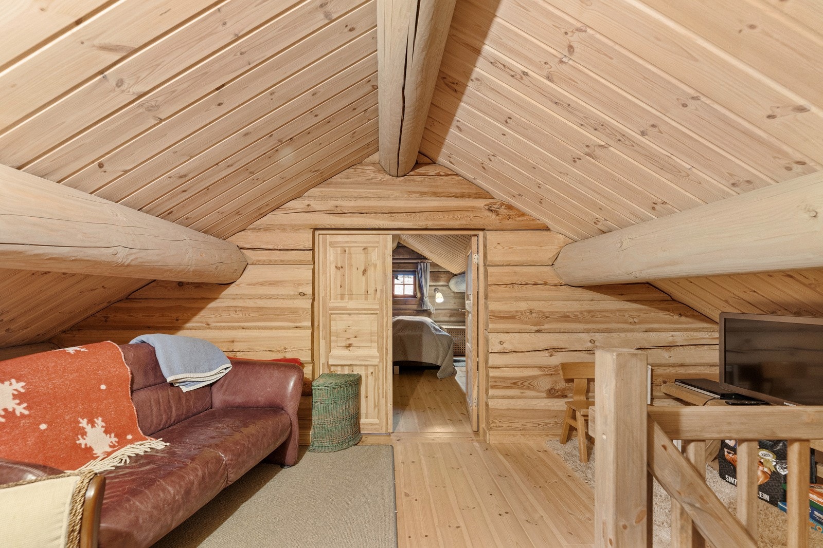 Hytten har også en hyggelig loftstue. Galleribilde