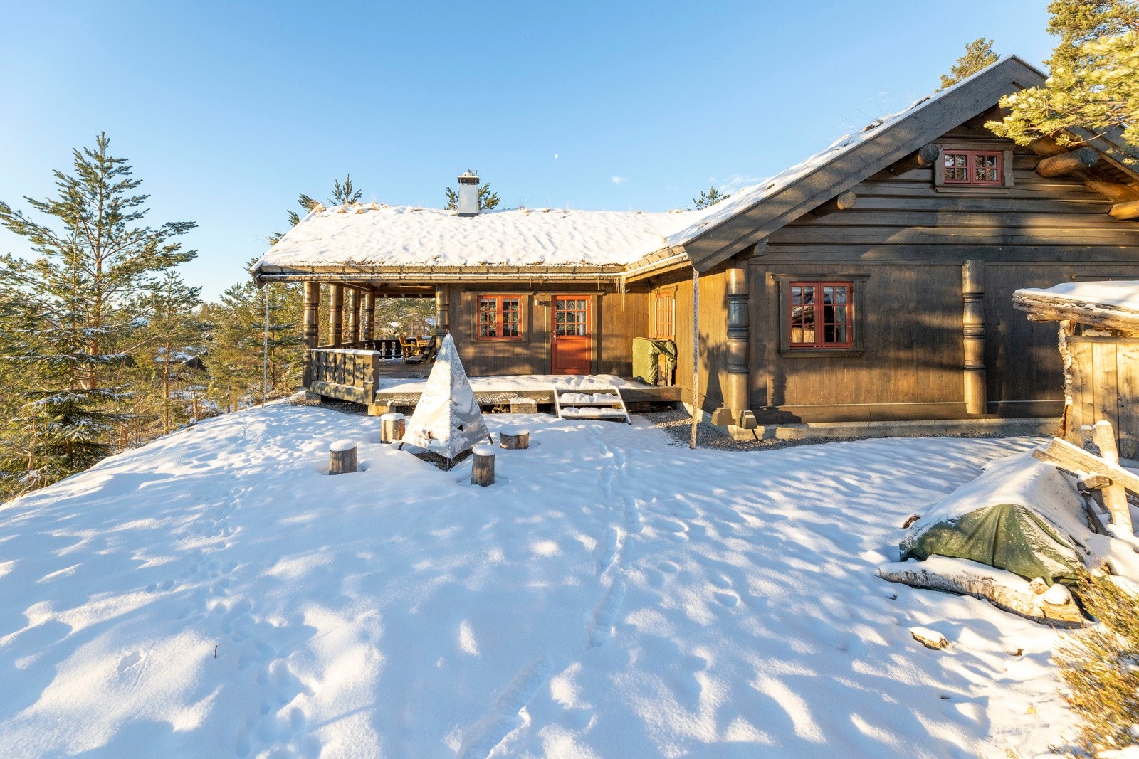 Fin og stor familiehytte med meget god beliggenhet på Gautefall! Galleribilde