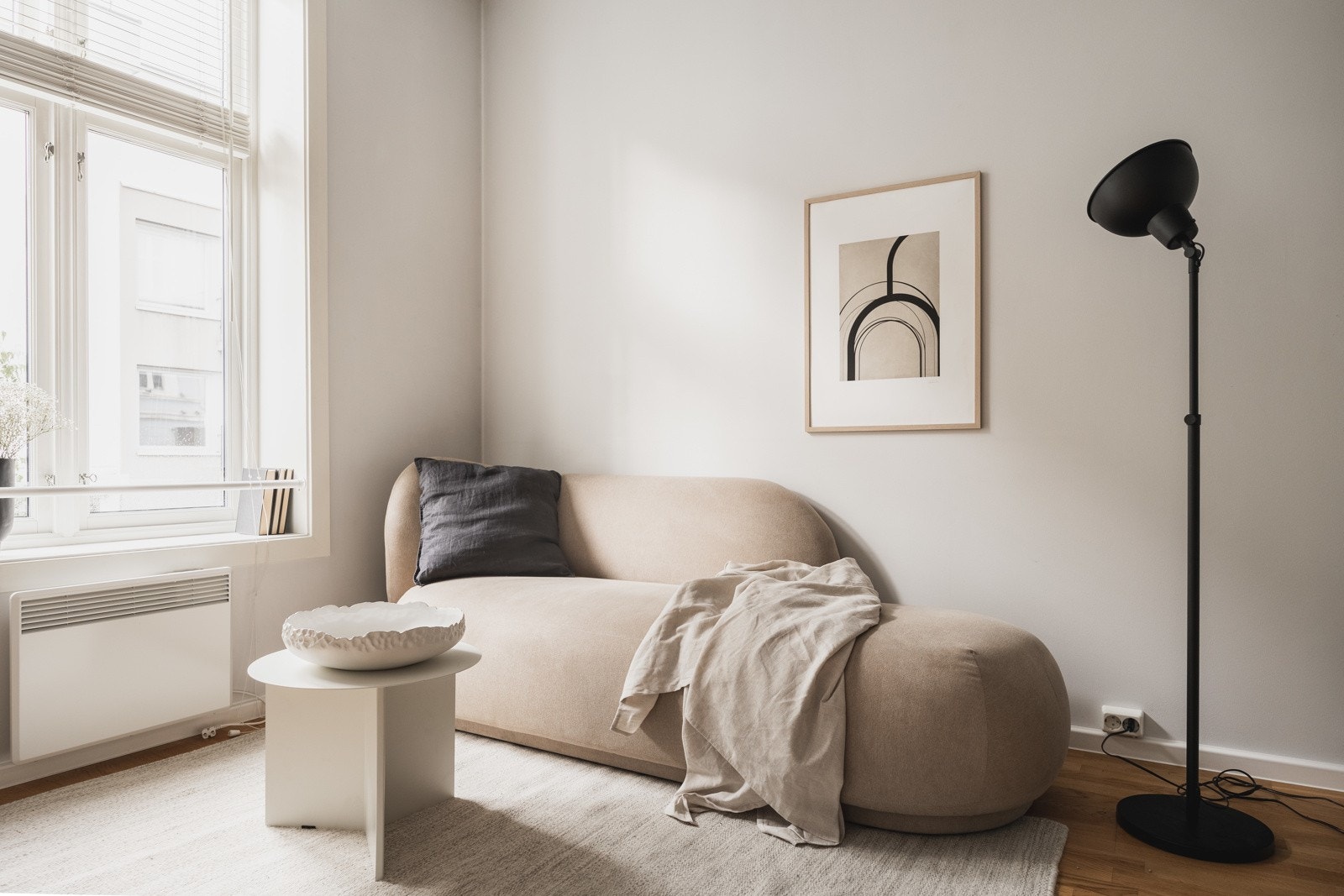 Lys og pen studioleilighet med flotte kvaliteter og funksjonell planløsning i et sentrakt og attraktivt område. Galleribilde