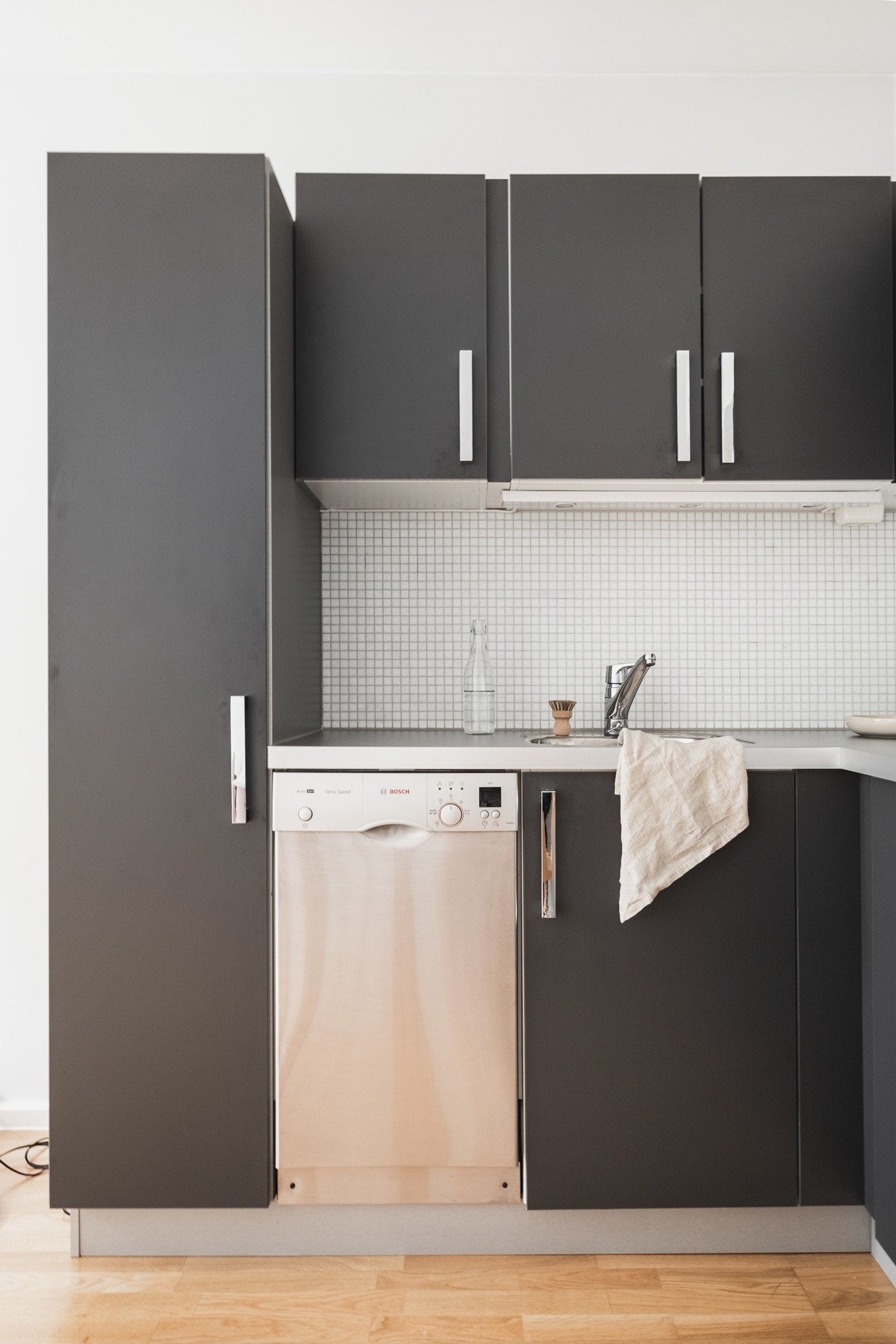 Her får du et fullverdig kjøkken med gode oppbevaringsmuligheter. Galleribilde