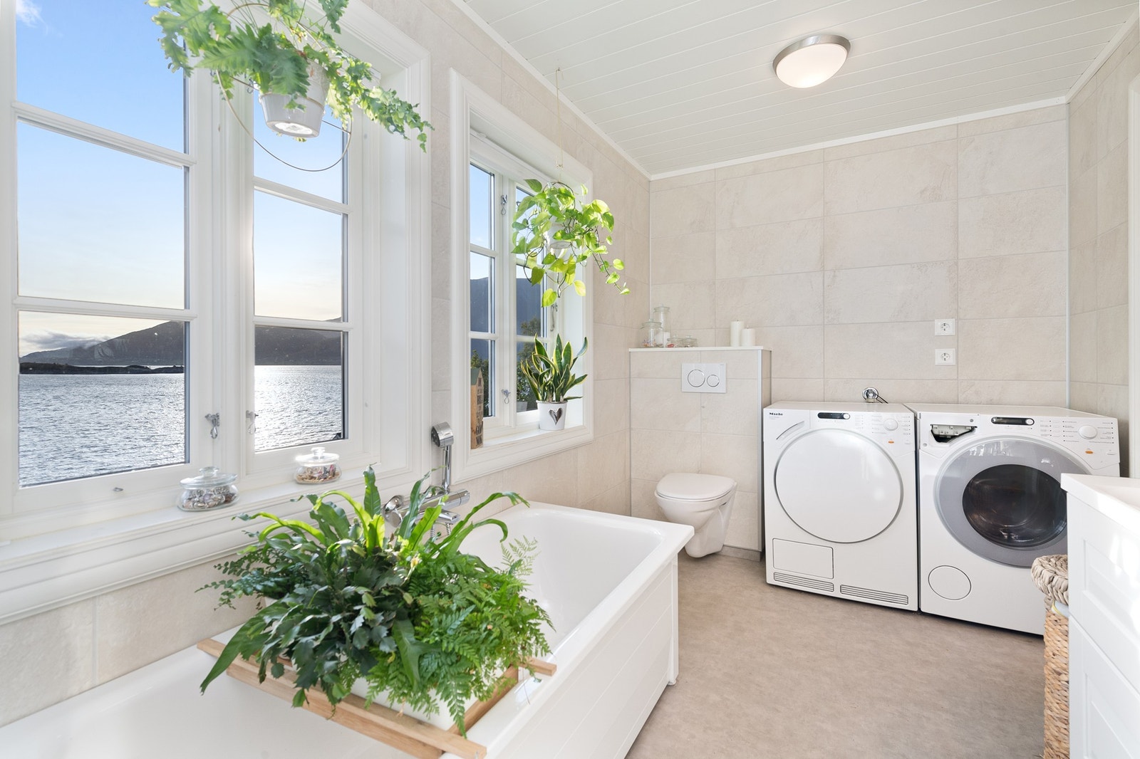 Bad i 1. etasje Galleribilde