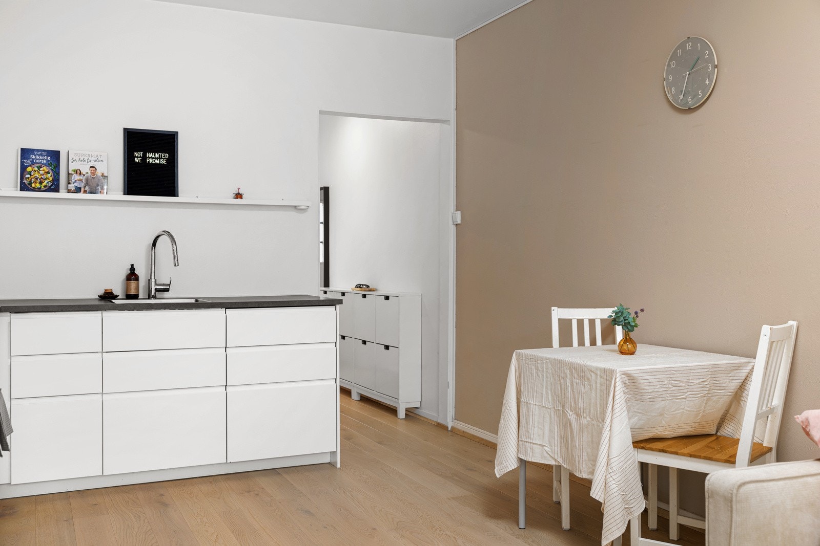 Plass til hyggelig spisegruppe. Galleribilde