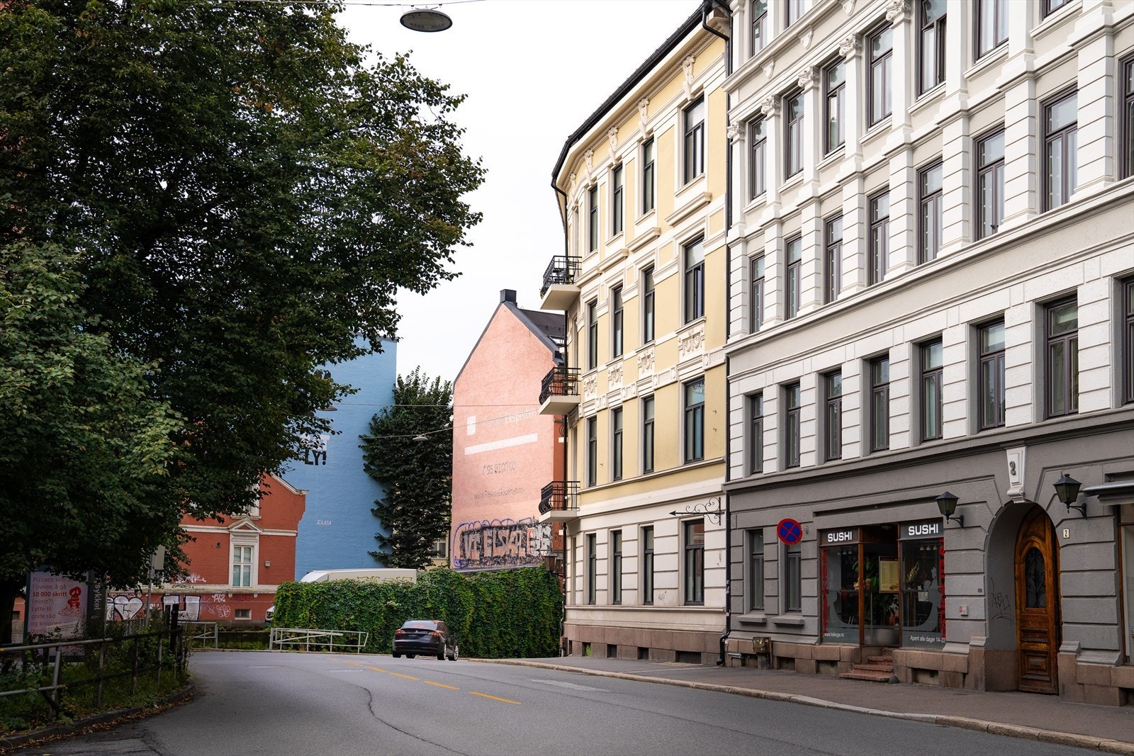 Dette er en leilighet ideell for dem som ønsker å bo i hjertet av byen, samtidig som de kan nyte roen i et sjarmerende og godt etablert nabolag. Galleribilde