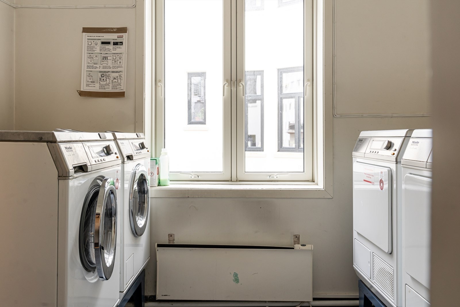 Det er fellesvaskeri for beboerne i bygget. Galleribilde