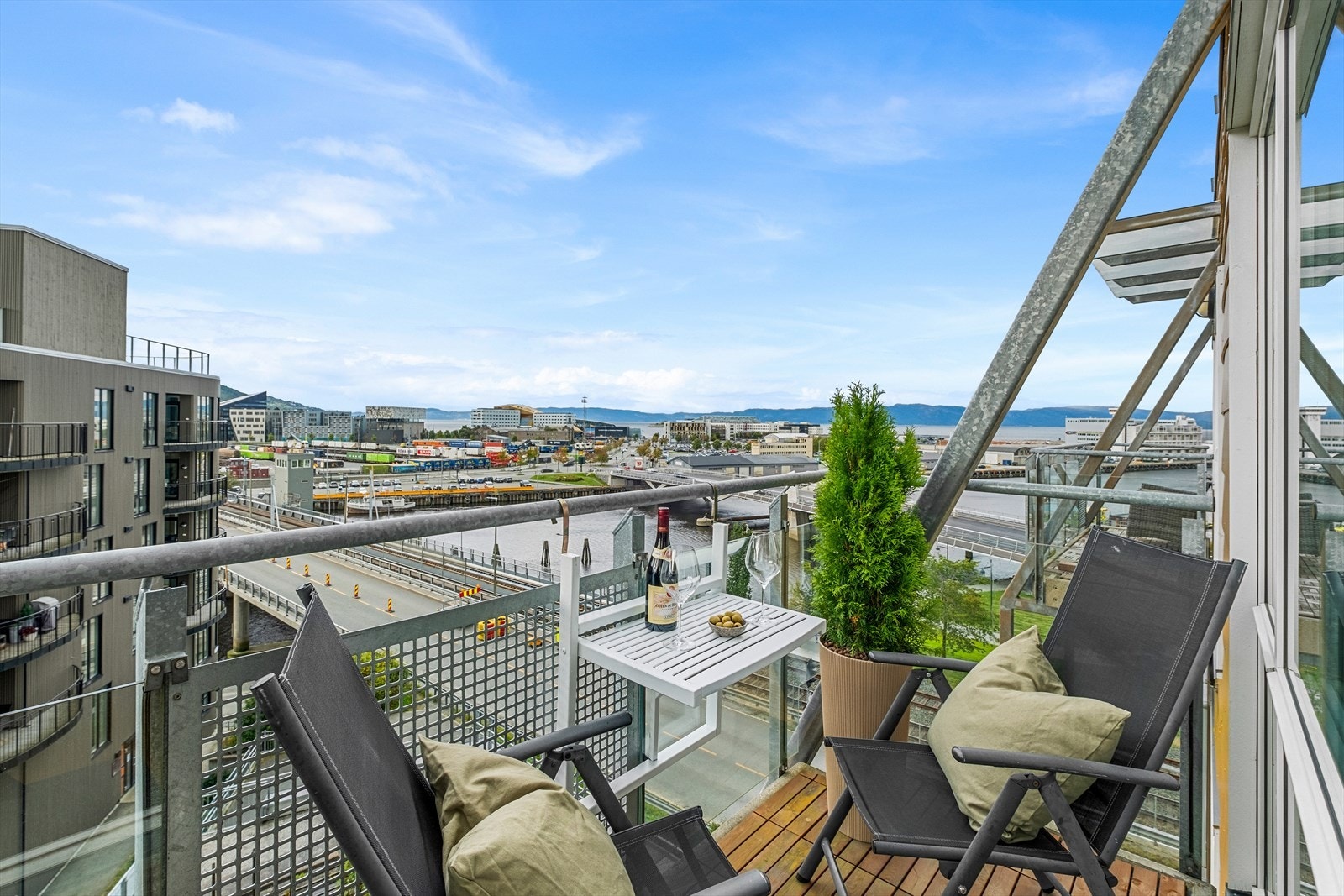 Velkommen til Dyre Halses Gate 15 - En stilren og usjenert 2(3)-roms leilighet i 6.etg. Galleribilde