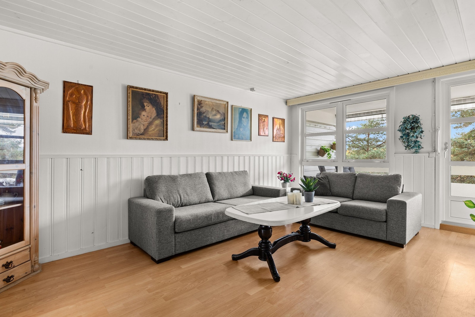 Stuen har også plass til spisebord Galleribilde