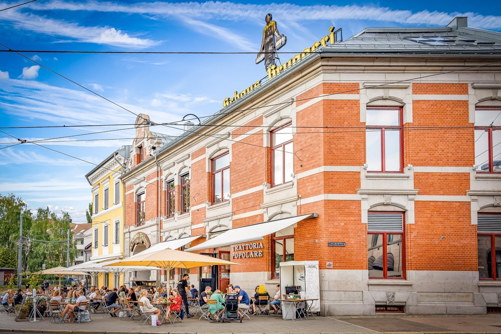 Du finner Grünerløkka med sine parker, restauranter, nisjebutikker og gallerier kun noen få minutter unna ved å krysse Akerselva. Galleribilde