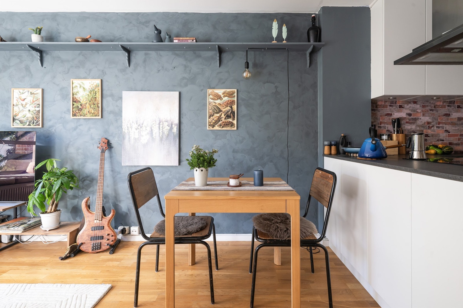 Spisesonen, beliggende i en åpen og sosial løsning med både kjøkkenet og stuen. Galleribilde