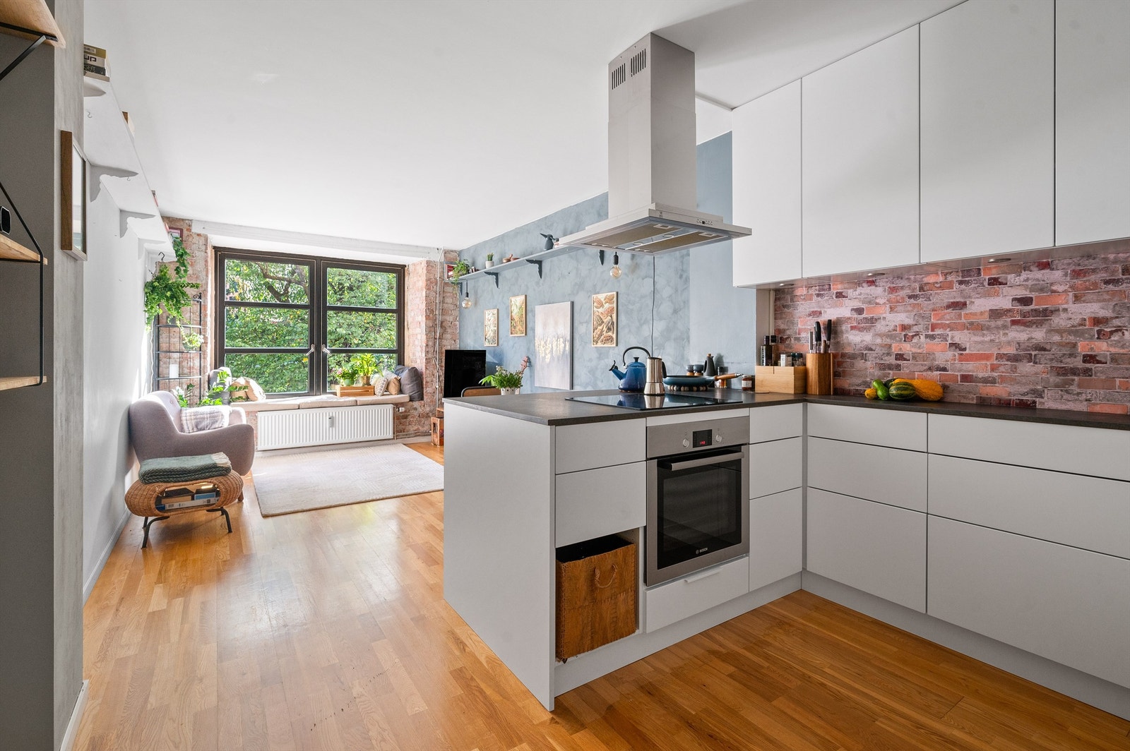 Pent og moderne kjøkken fra den danske kvalitetsleverandøren KVIK, kjøkkenet var nytt i 2017. Galleribilde