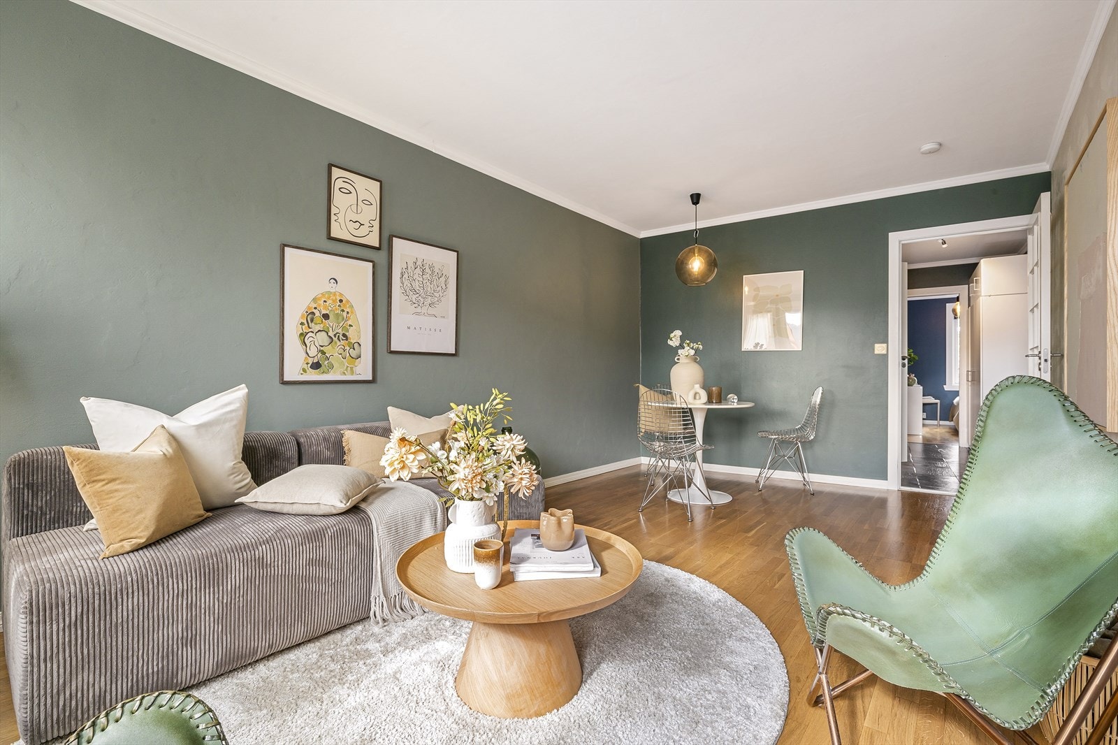 - Det er mulig å flytte kjøkken inn til stuen og gjøre kjøkkenet om til soverom - Galleribilde