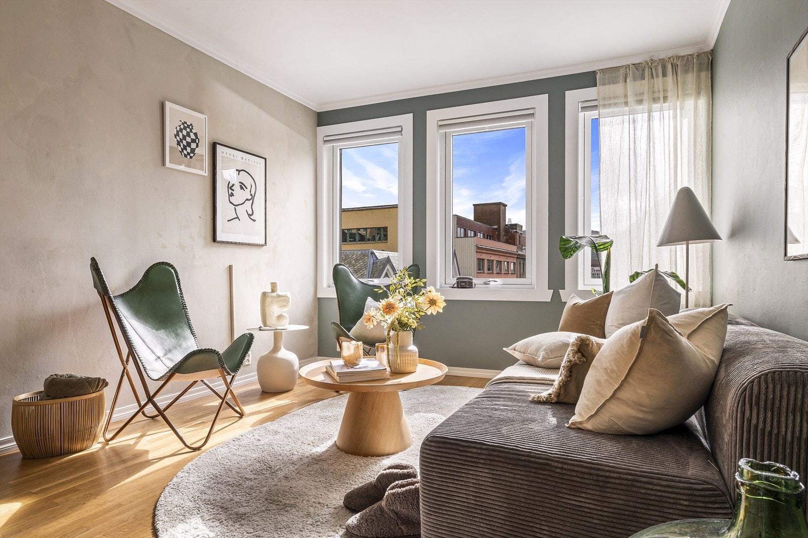 - Leiligheten måler 47 m² og inneholder; entré, stue, kjøkken, soverom og bad - Galleribilde