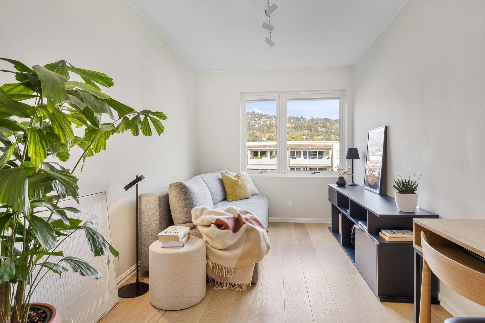 De nordvendte soverommene har utsikt i retning Holmenkollen, og er utstyrt med garderobeskap. Galleribilde