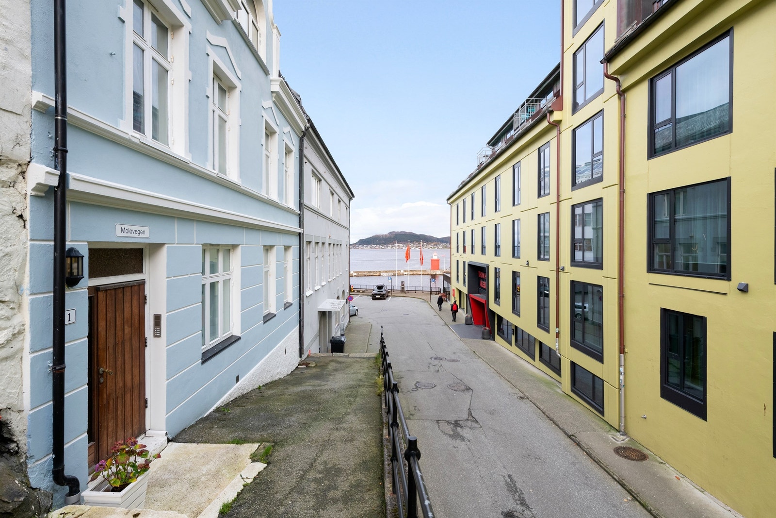 Fasade og inngangsparti fra Molovegen Galleribilde